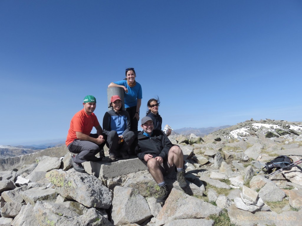 El grupo en la cima del Puigpedrós, 2.913 mts.